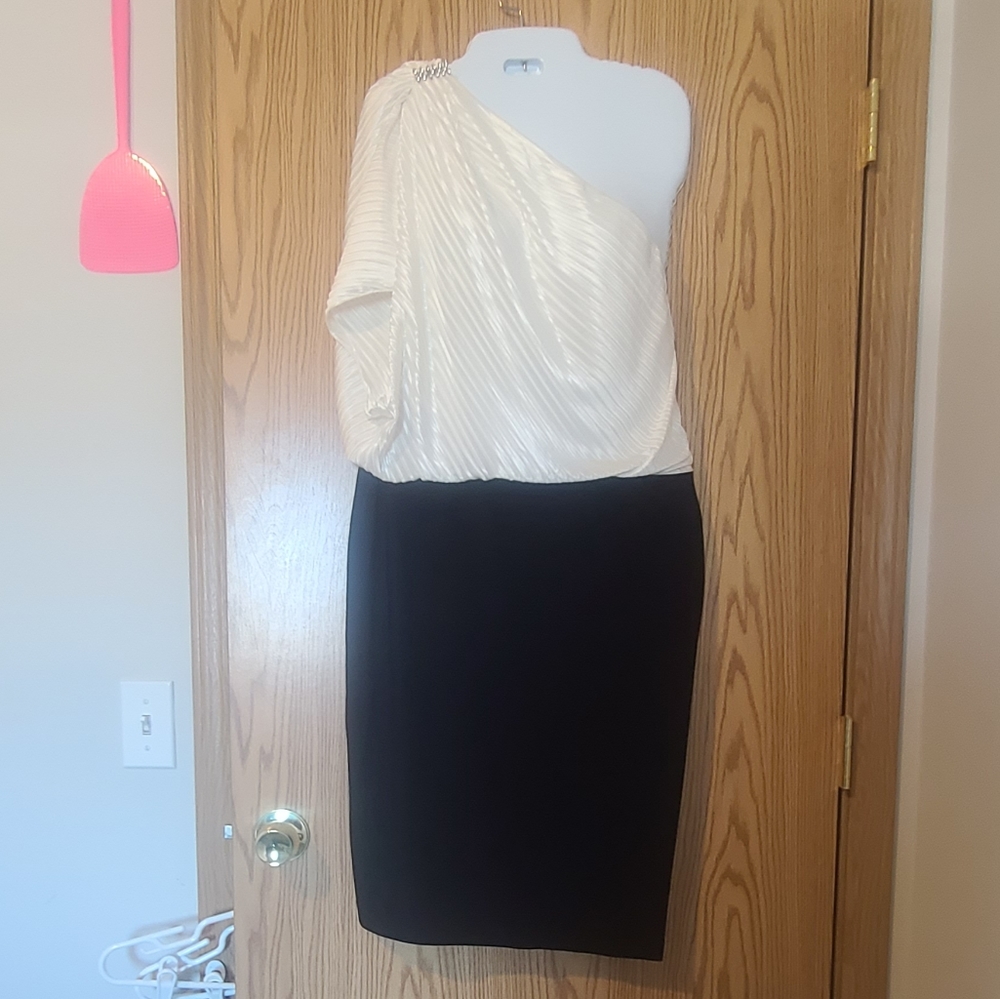 EUC Gorgeous one shoulder Suite 7 black and white dress. Size 14.